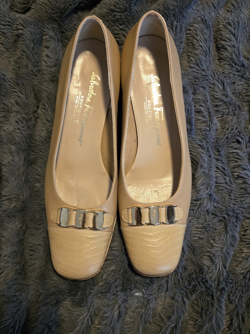 Salvatore Ferragamo Women's Beige Leather Pump with Signature Bow